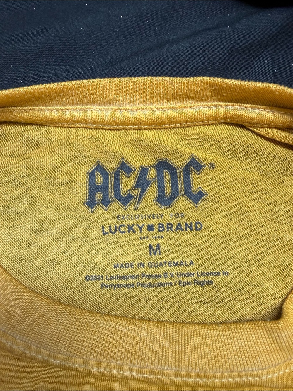 AC/DC Mustard Yellow 'Fly on the Wall Tour '82' Graphic T-Shirt (M) - Picture 3 of 6